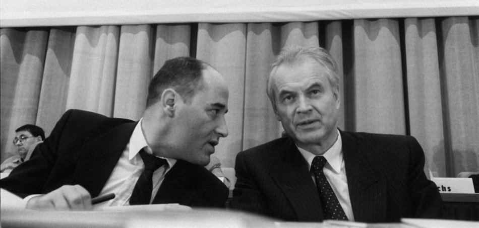 (Parteichef Gregor Gysi und der Vorsitzende des DDR-Ministerrates Hans Modrow)